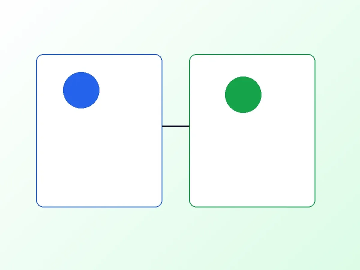 Scena konsultacji informacyjnej przy dokumentach ubezpieczeniowych